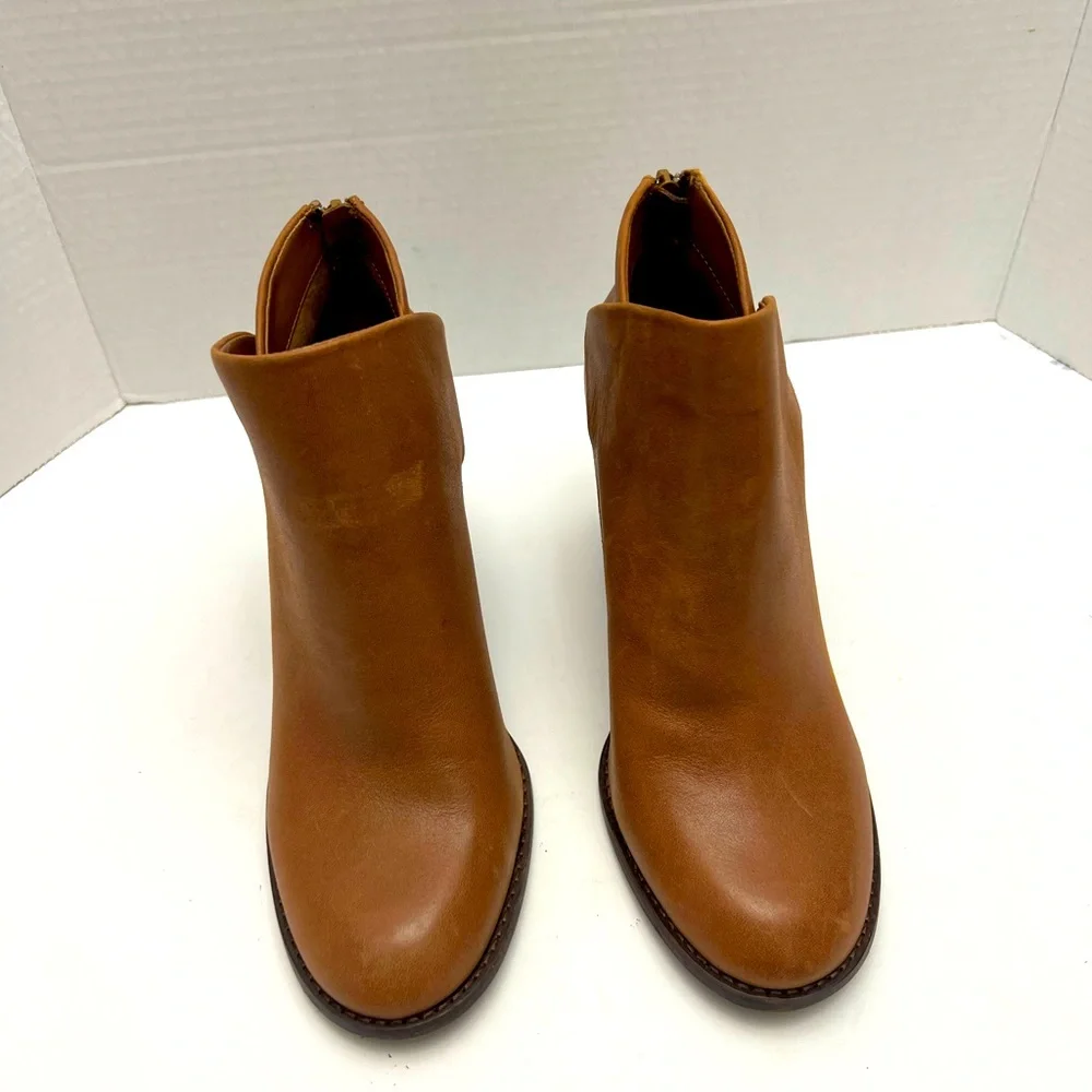 Gianni Bini wedge ankle boots.. Size:9M
